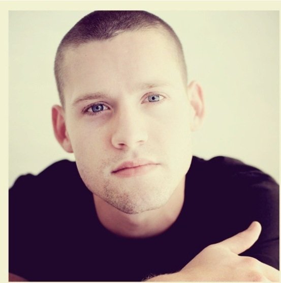 Фото - Люк Клеинтенк: 553x556 / 28 Кб