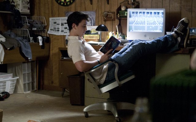 Фото - Майлз Теллер: 640x398 / 48 Кб