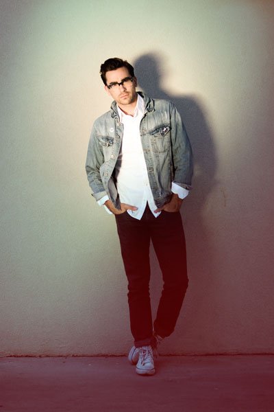 Фото - Дэн Леви: 400x600 / 29 Кб