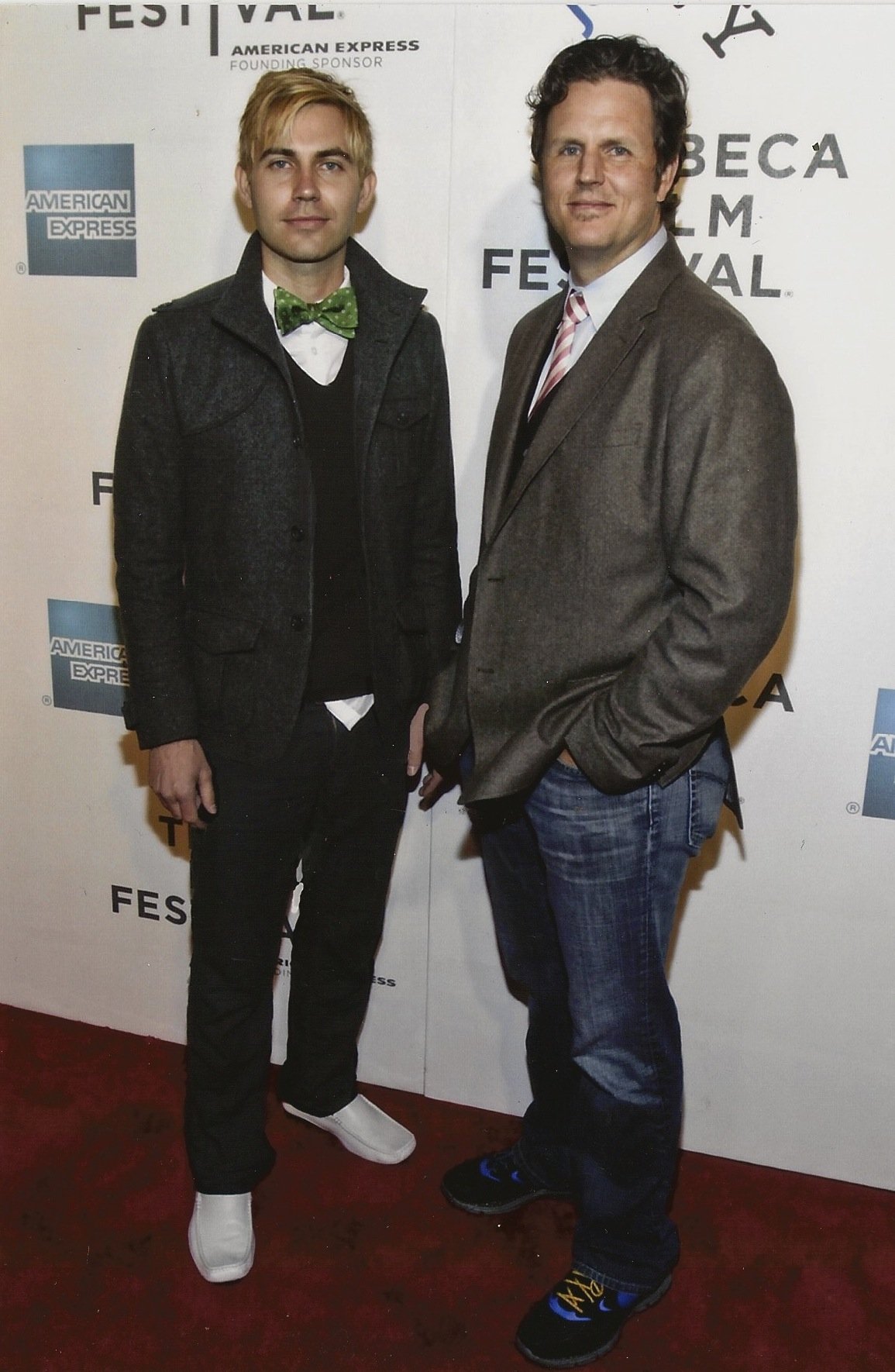 Фото - Ньютон Бразерс: 1155x1770 / 257 Кб