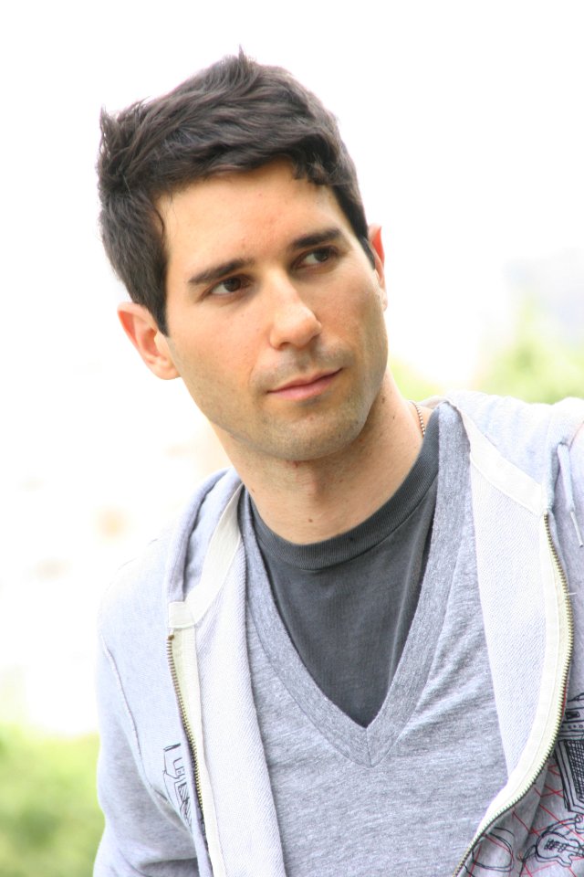 Фото - Юваль Бойм: 640x960 / 83 Кб