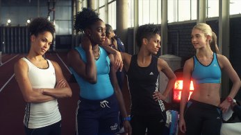 Фото - Лили Джеймс: 347x195 / 18 Кб