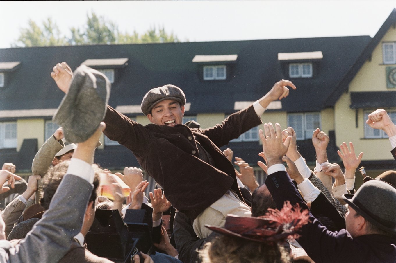 Фото - Шайа ЛаБаф: 1362x906 / 189 Кб