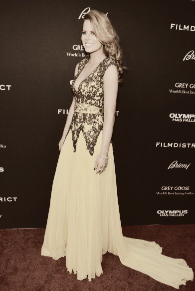 Фото - Мишель Селеста: 391x582 / 38 Кб