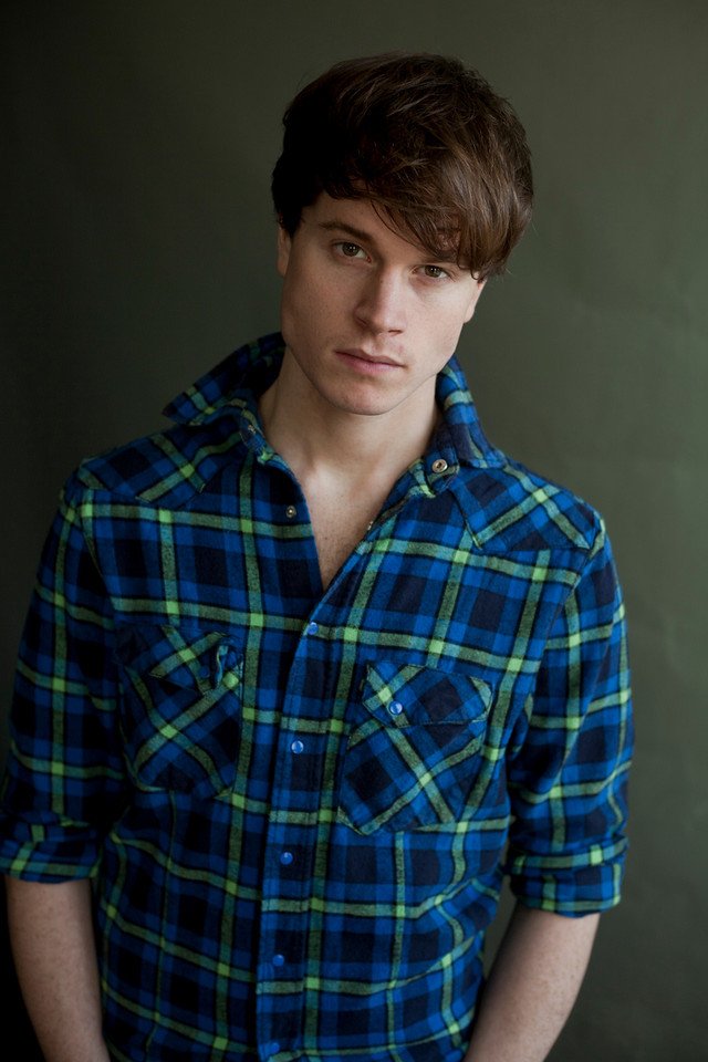 Фото - Лори Кэлверт: 640x960 / 91 Кб