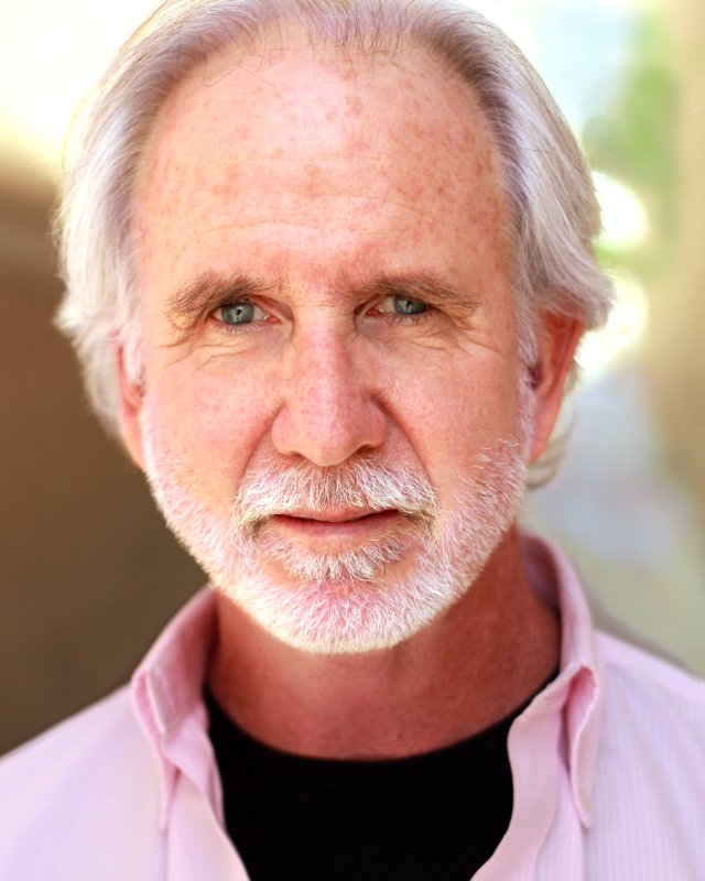 Фото - Томас Р. Уотерс: 640x800 / 71 Кб