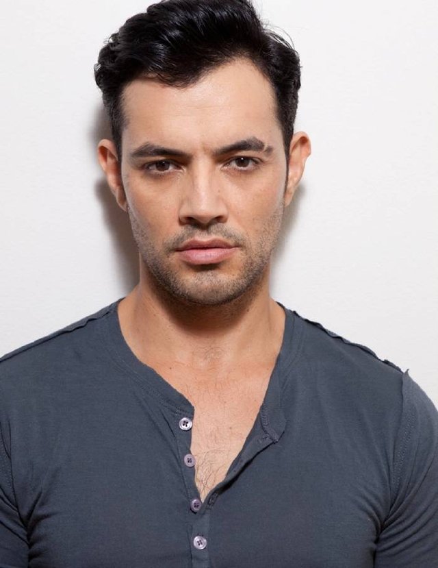 Фото - Стивен Кебрал: 640x829 / 63 Кб