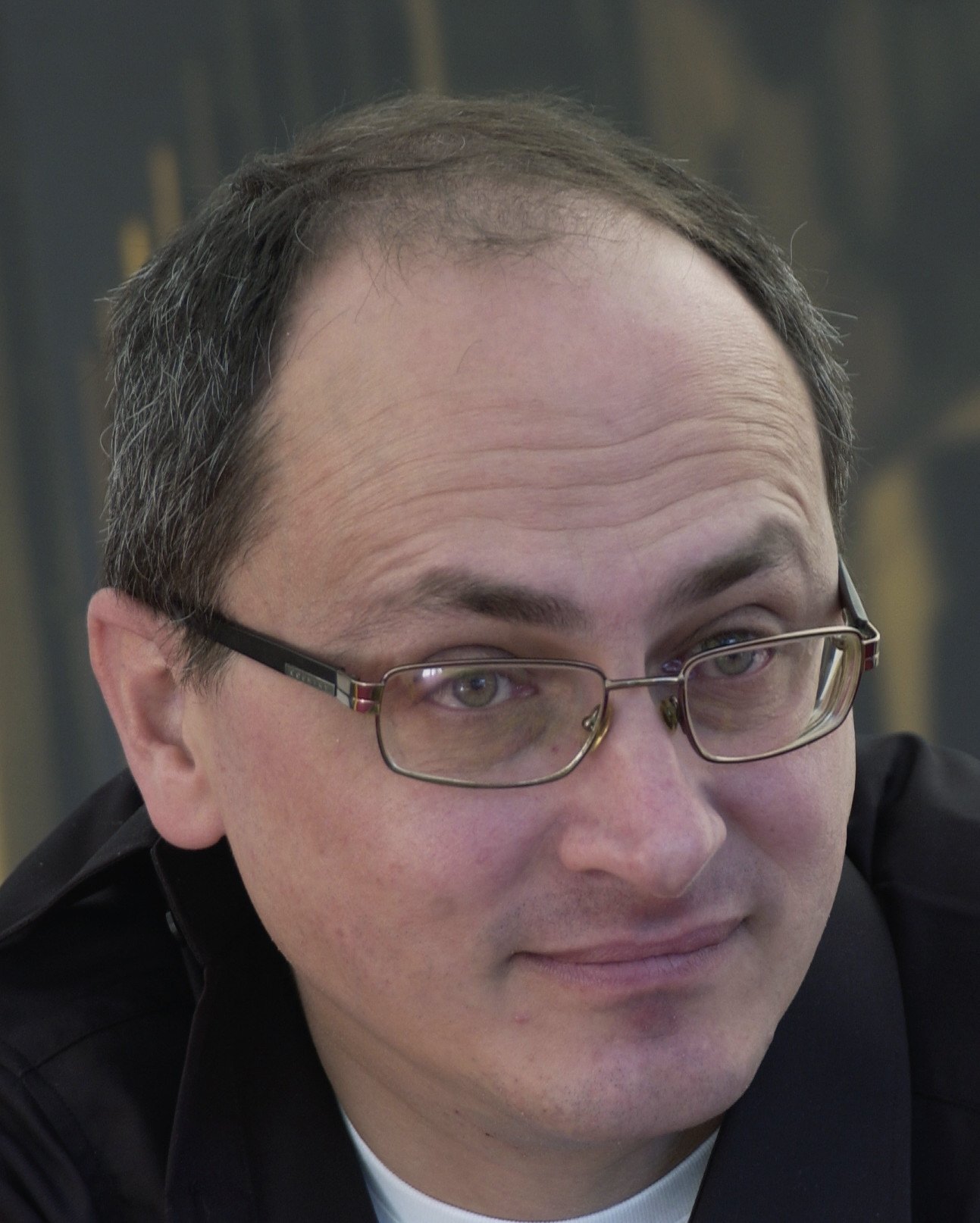 Фото - Нае Каранфил: 1293x1614 / 238 Кб