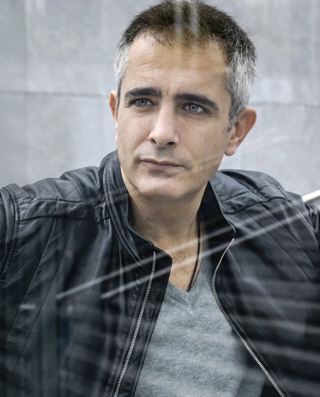 Фото - Сократ Алафоуцос: 640x795 / 80 Кб