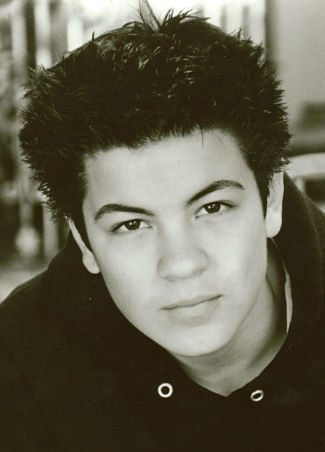 Фото - Джордан Мастерсон: 325x452 / 20 Кб