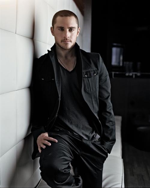 Фото - Дерек Мадьяр: 500x627 / 30 Кб