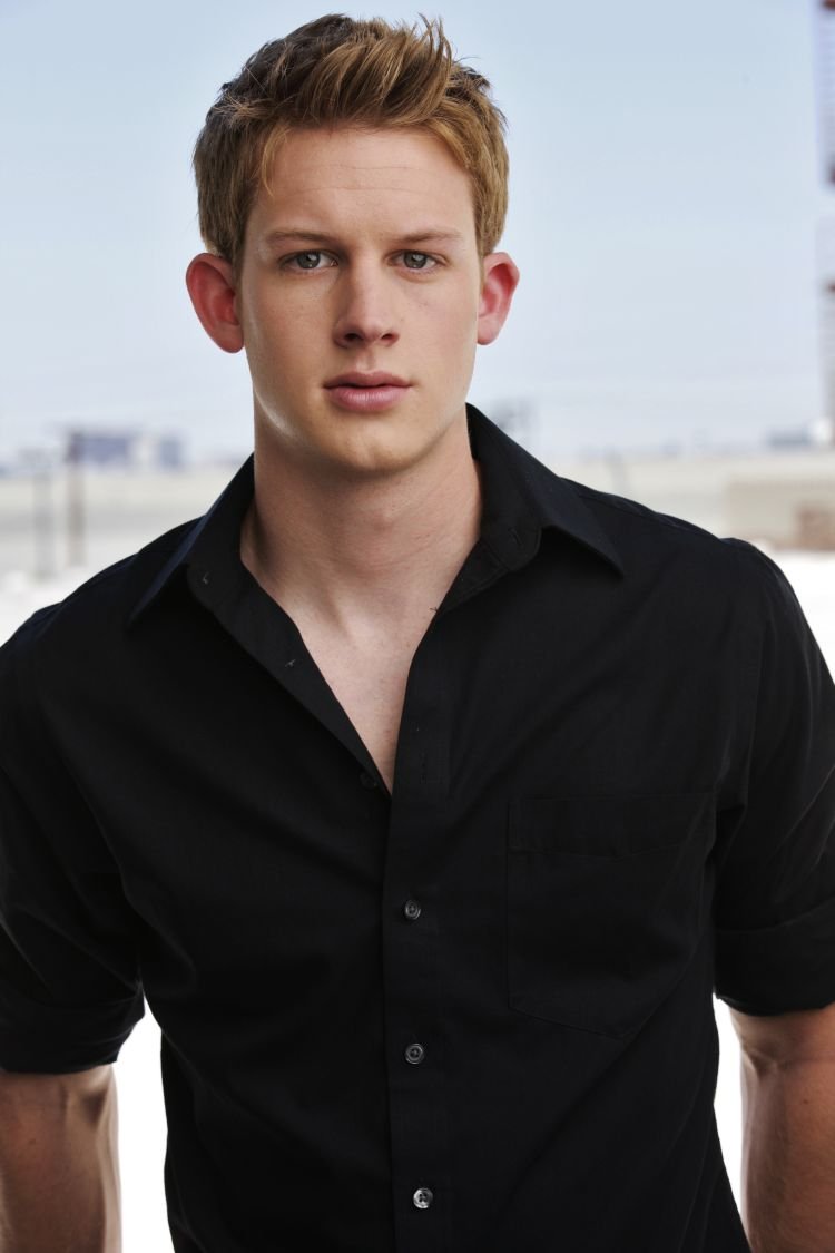 Фото - Крис Шеффилд: 750x1125 / 55 Кб