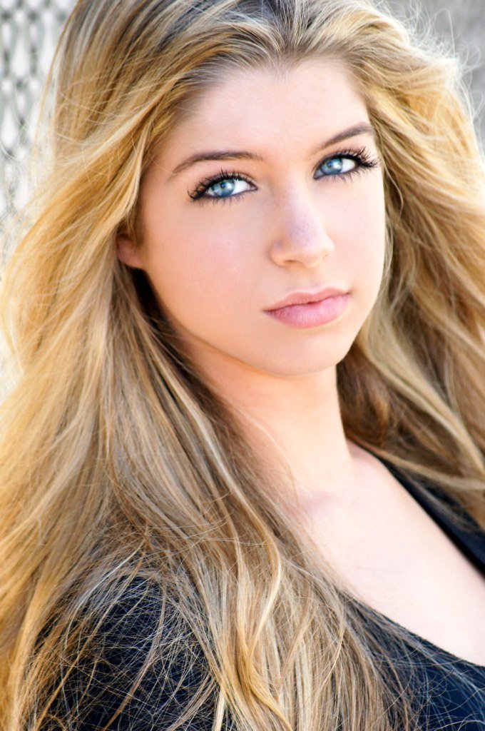 Фото - Александрия ДеБерри: 680x1024 / 146 Кб