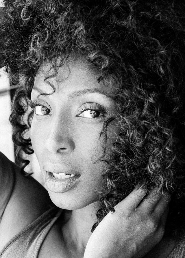 Фото - Лиза Берри: 640x893 / 148 Кб