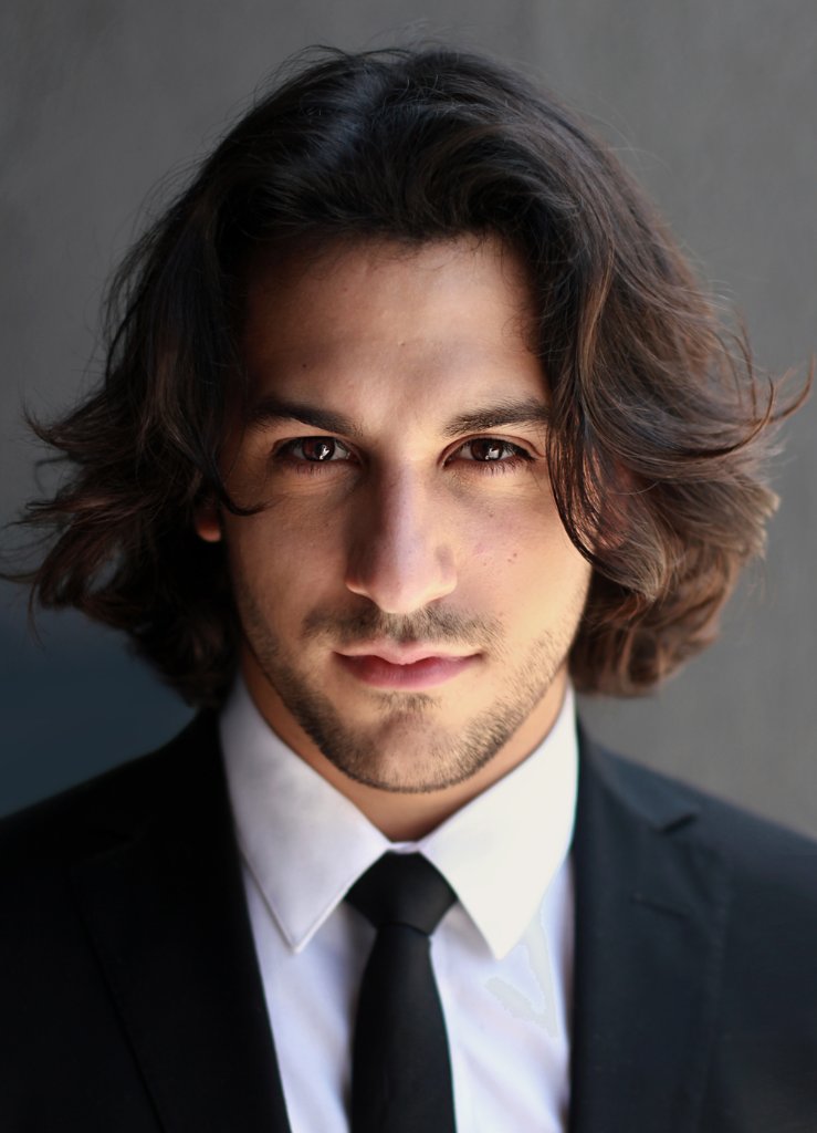 Фото - Дениз Акдениз: 739x1024 / 75 Кб