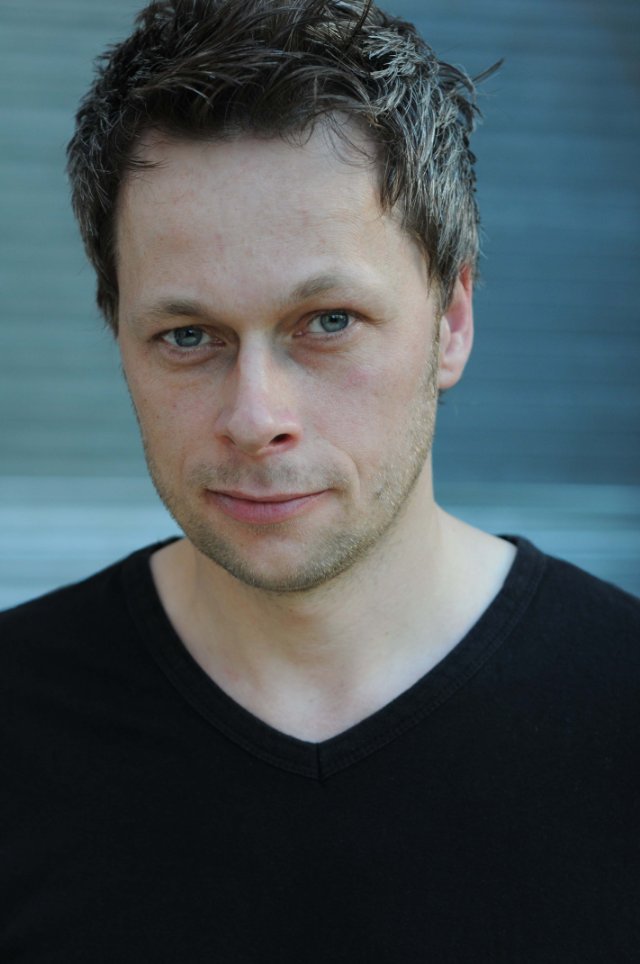 Фото - Лоуренс Шелдон: 640x964 / 61 Кб