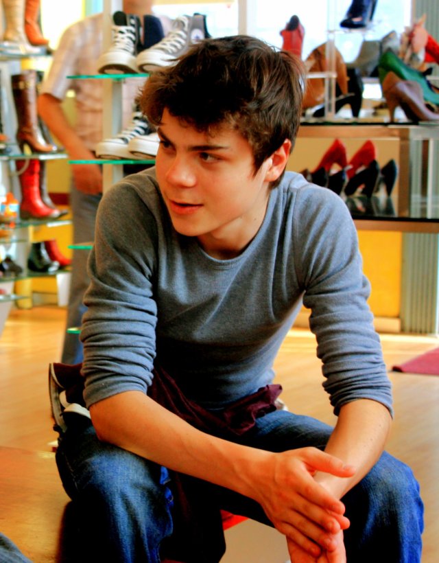 Фото - Аттикус Дин Митчелл: 640x820 / 98 Кб