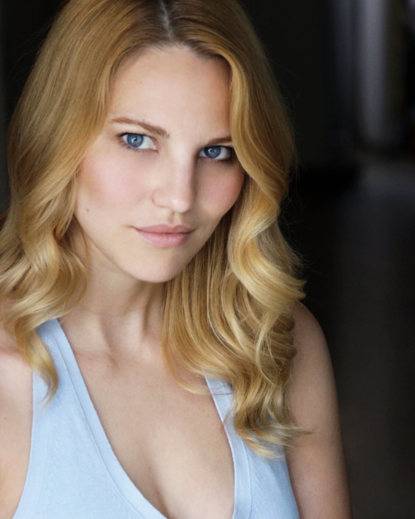 Фото - Лаура Флэннери: 819x1024 / 89 Кб