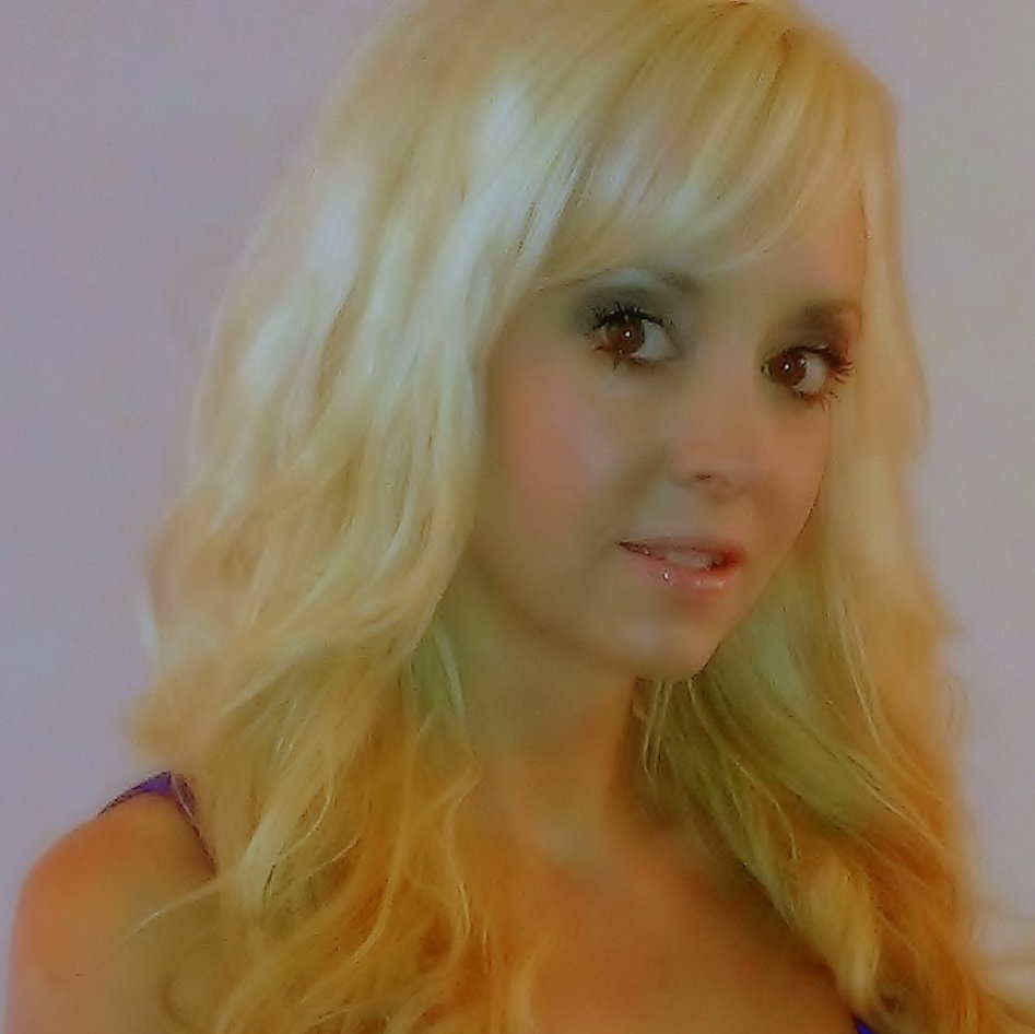 Фото - Анджела Кереч: 947x946 / 70 Кб