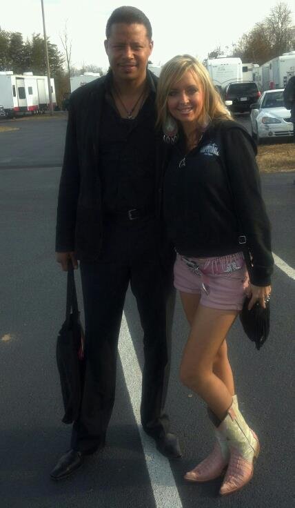 Фото - Анджела Кереч: 428x736 / 37 Кб