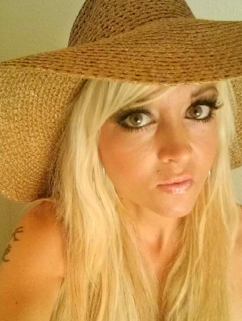 Фото - Анджела Кереч: 774x1024 / 143 Кб