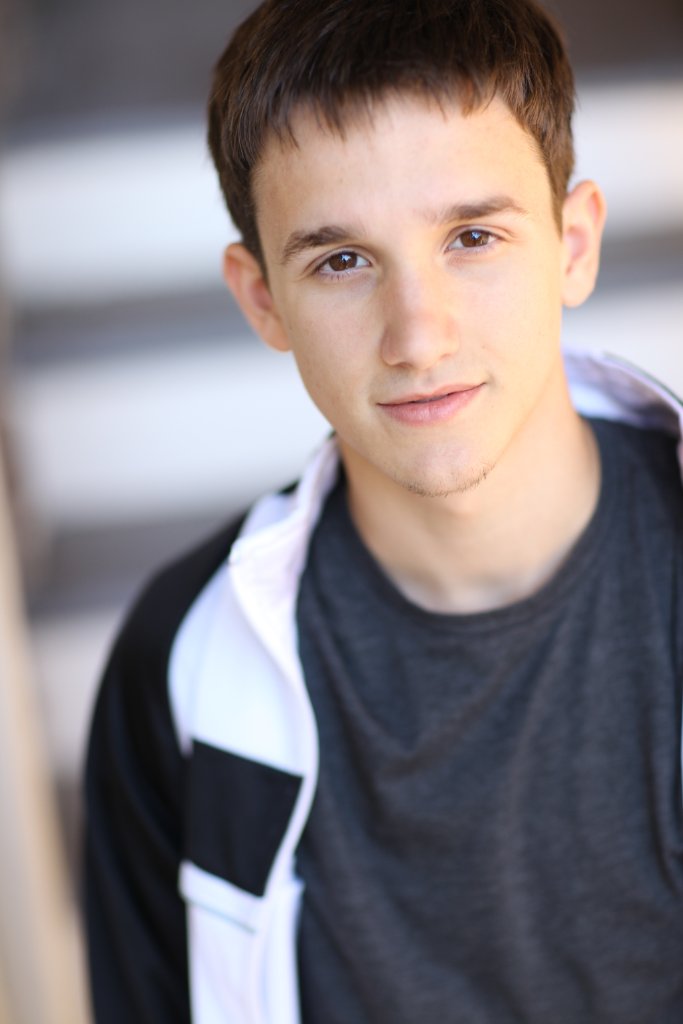 Фото - Брайс Ромеро: 683x1024 / 58 Кб