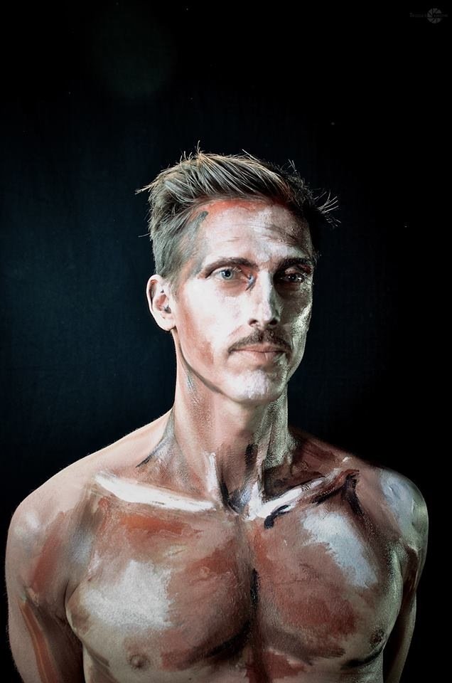 Фото - Дэниэл Эхерн: 636x960 / 75 Кб