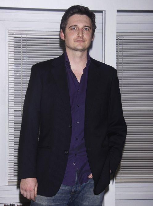 Фото - Тоби Леонард Мур: 496x670 / 47 Кб