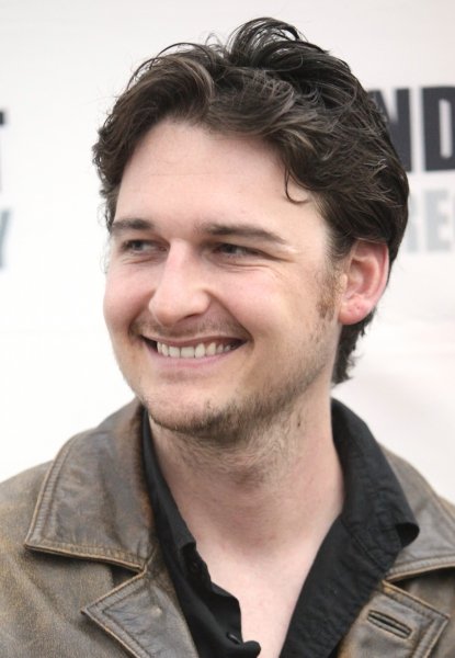 Фото - Тоби Леонард Мур: 415x600 / 39 Кб