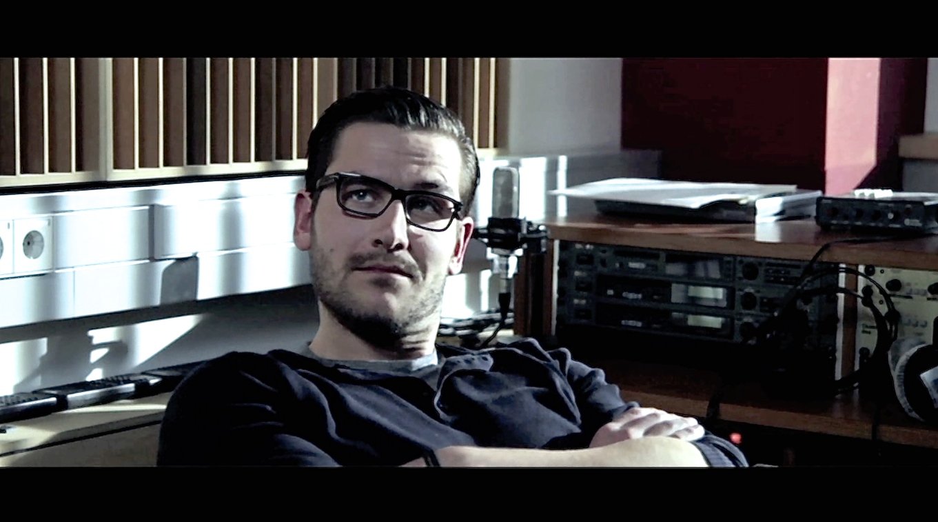 Фото - Майкл Эпп: 1361x757 / 123 Кб