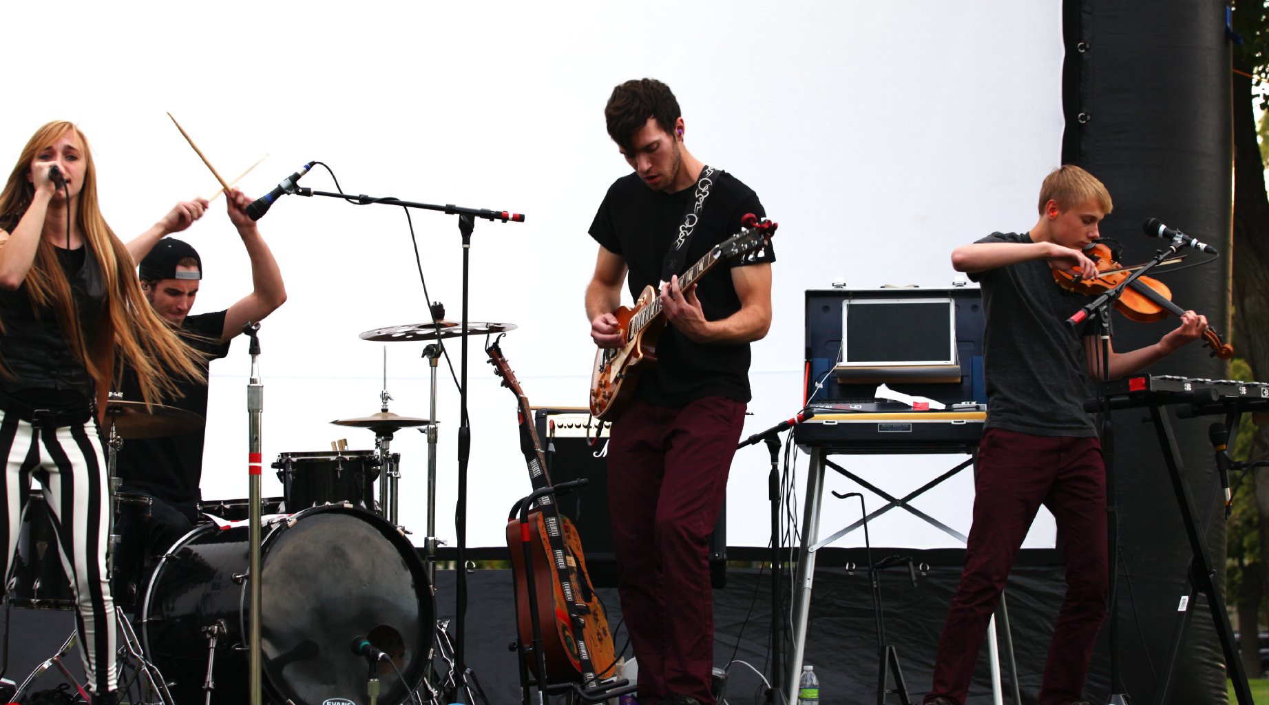 Фото - Себастьян Барр: 1843x1024 / 226 Кб