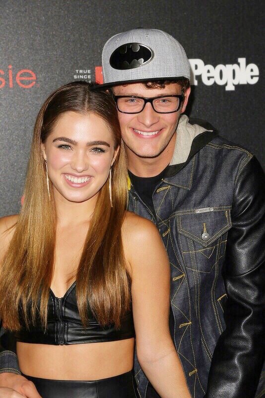 Фото - Хейли Лу Ричардсон: 534x800 / 102 Кб