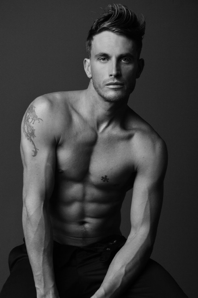 Фото - Корум Эллис: 680x1024 / 64 Кб