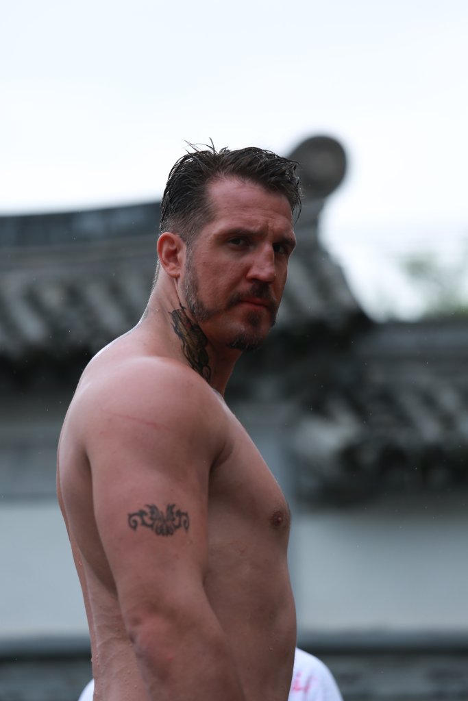 Фото - Кевин Ли: 683x1024 / 49 Кб