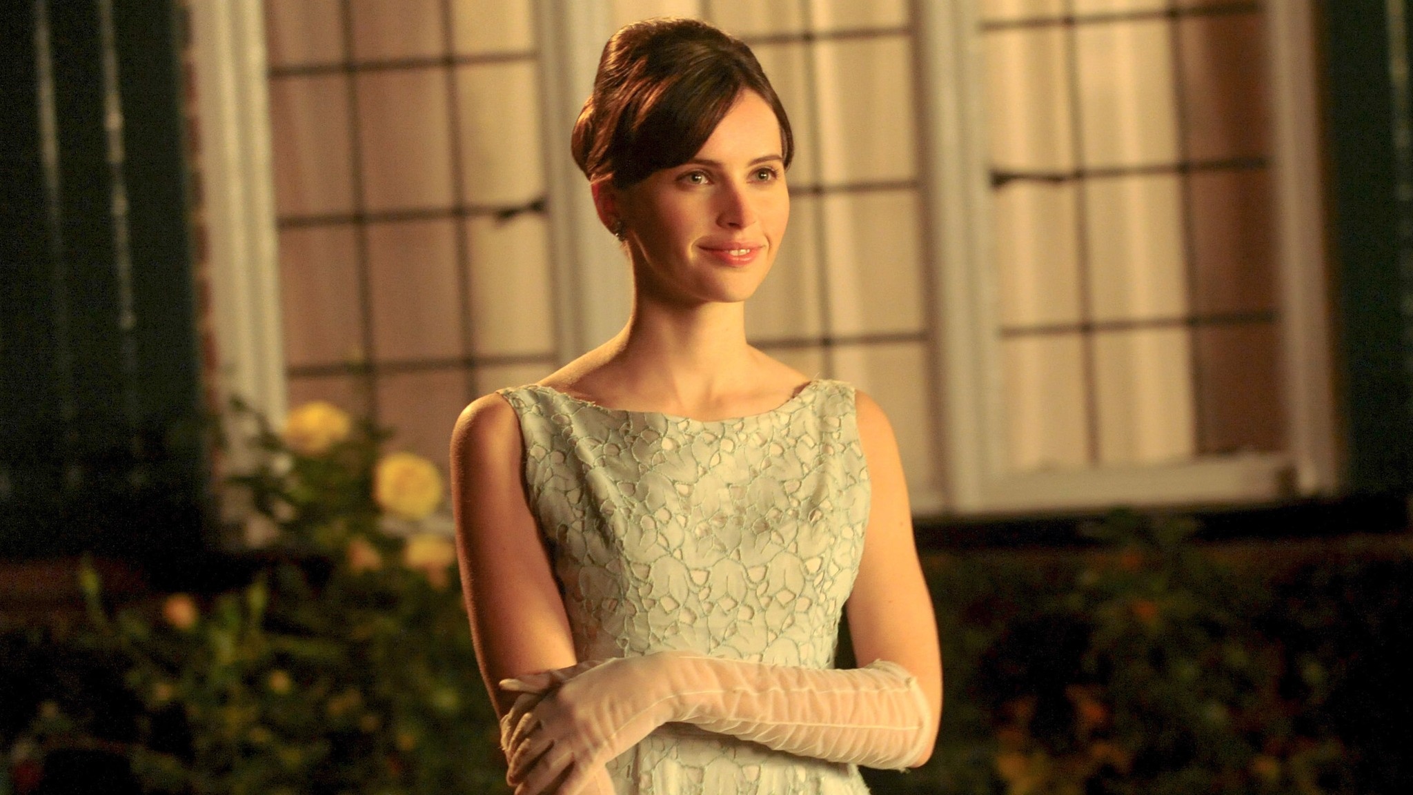 Фото - Фелисити Джонс: 2048x1152 / 616.88 Кб