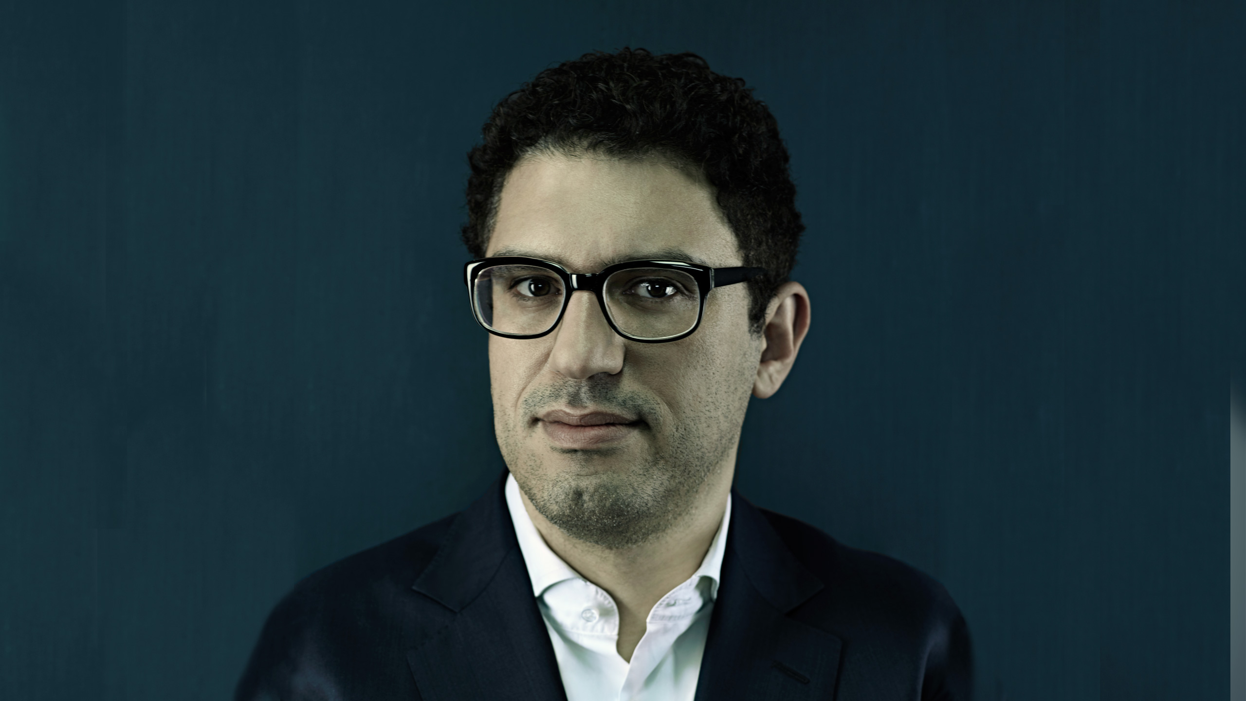 Фото - Сэм Эсмейл: 2560x1440 / 391.3 Кб