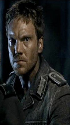 Фото - Эндрю Тирнан: 245x438 / 20 Кб