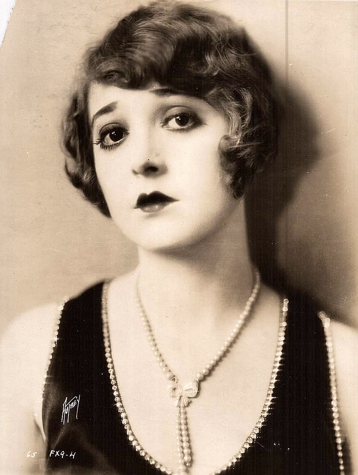 Фото - Мэдж Беллами: 711x944 / 419.57 Кб