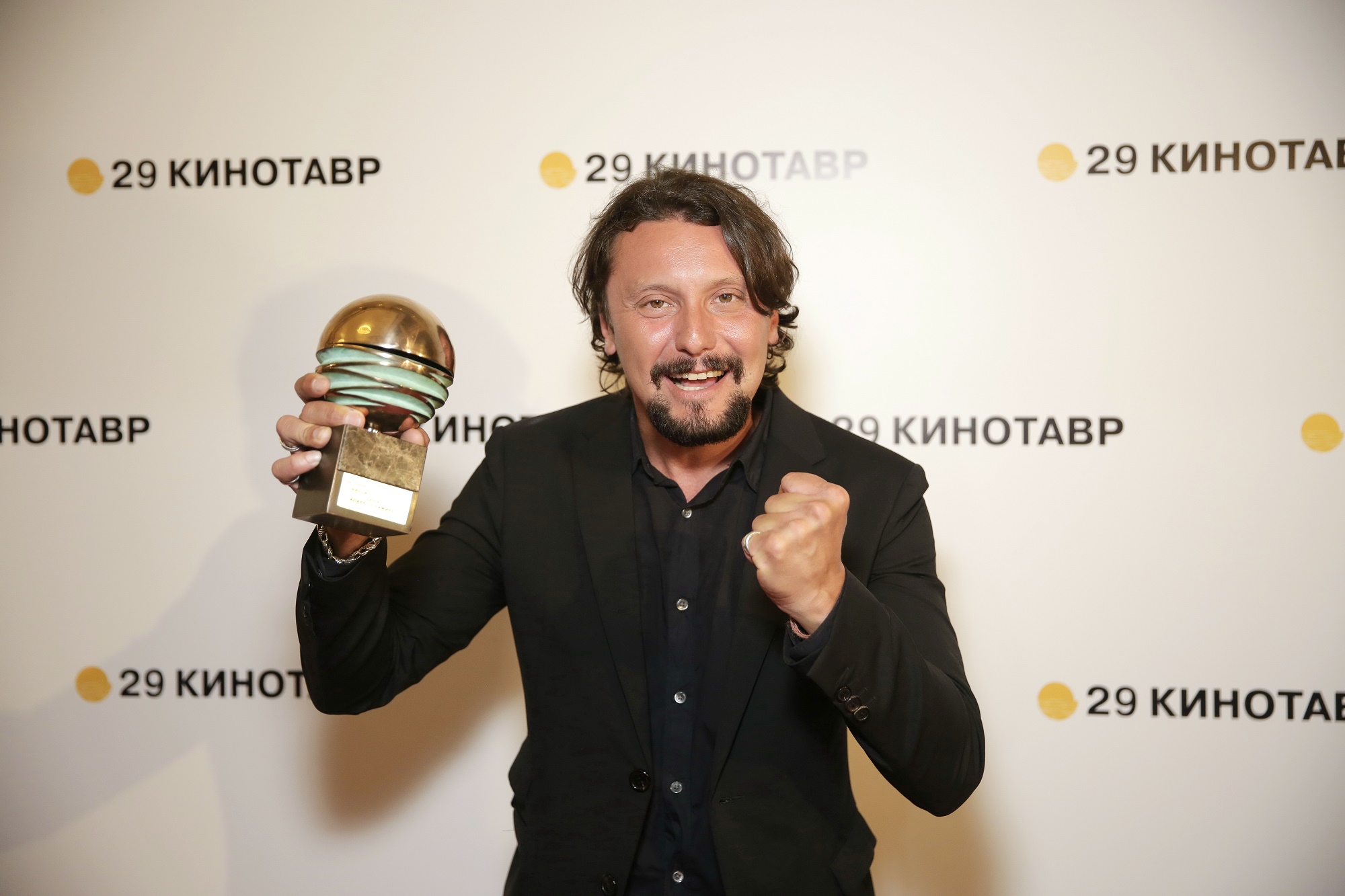 Фото - Денис Аларкон Рамирес: 2000x1333 / 444.6 Кб