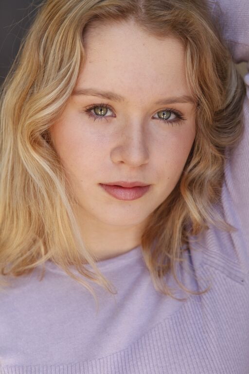 Фото - Элайза Сканлен: 512x768 / 105.45 Кб