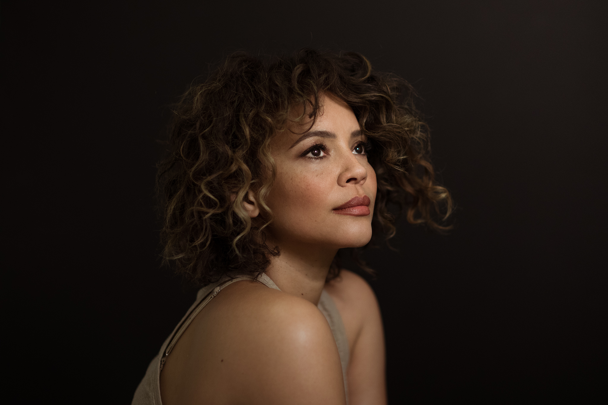 Фото - Кармен Эджого: 2048x1366 / 1016.03 Кб