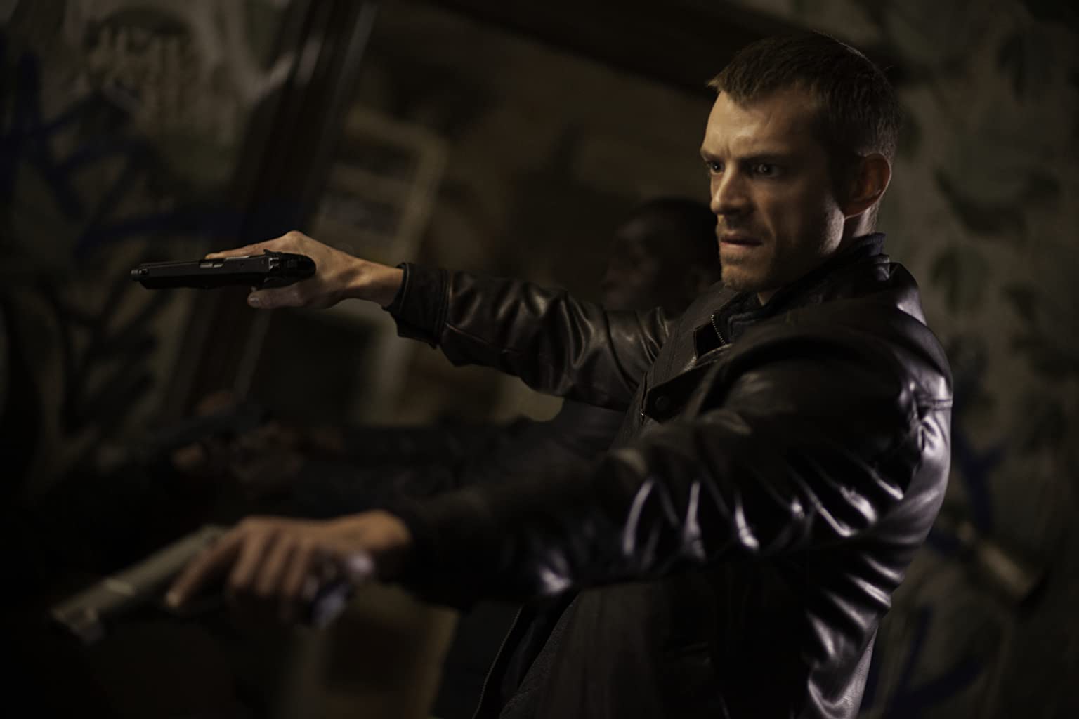 Фото - Юэль Киннаман: 1536x1024 / 48 Кб