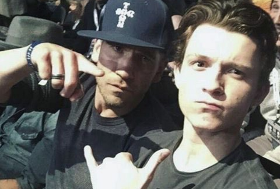 Фото - Джон Бернтал: 1066x720 / 637.21 Кб