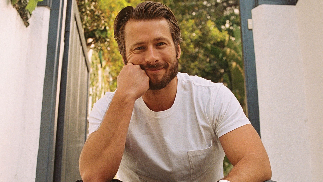 Фото - Глен Пауэлл: 1296x730 / 225.13 Кб