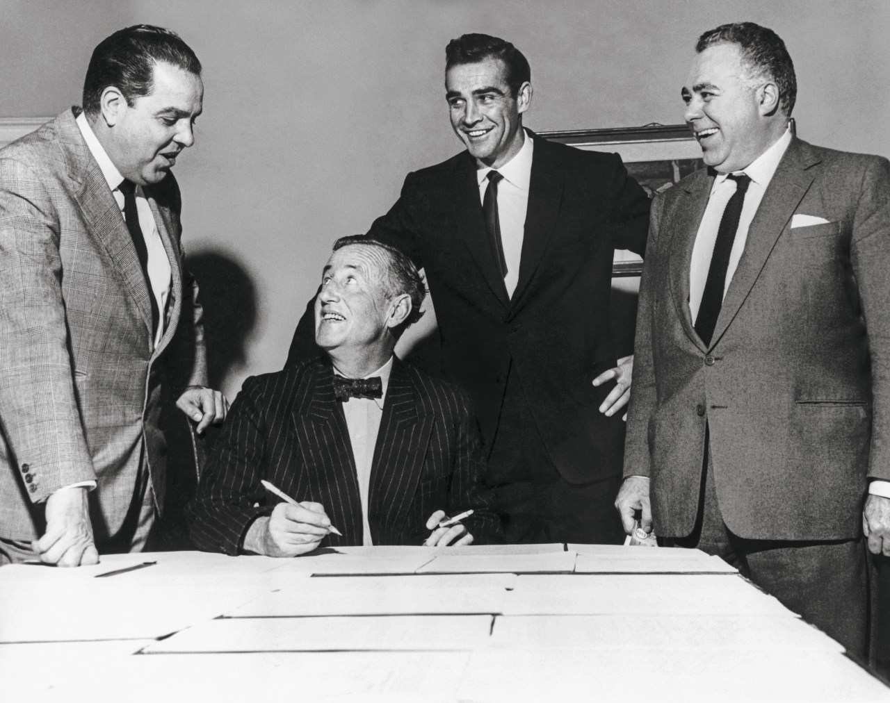 Фото - Ян Флеминг: 1280x1012 / 230.23 Кб