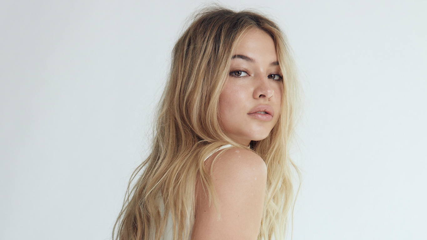 Фото - Мэдлин Клайн: 1366x768 / 350.51 Кб