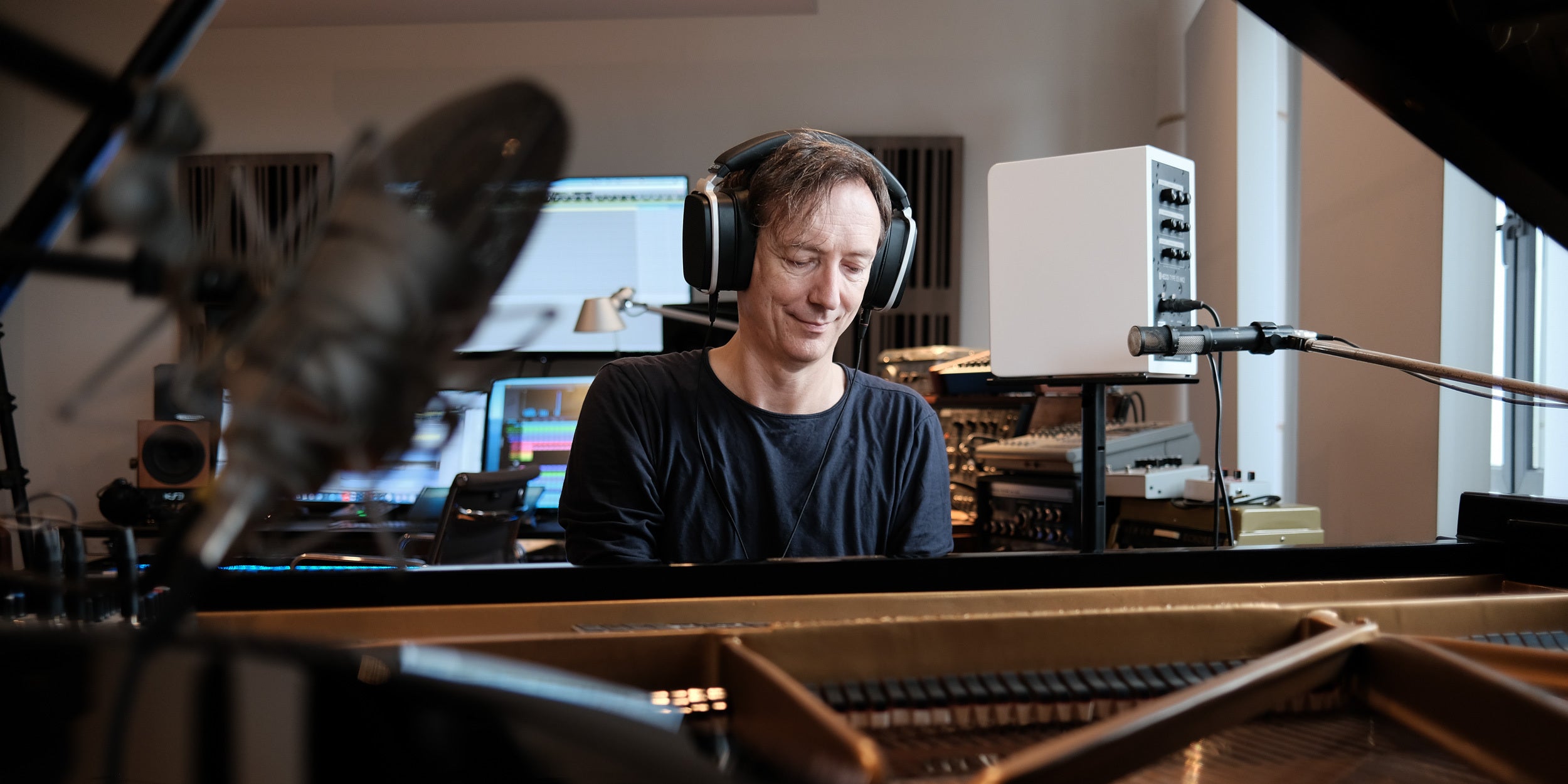 Фото - Фолькер Бертельман: 2500x1250 / 259.26 Кб