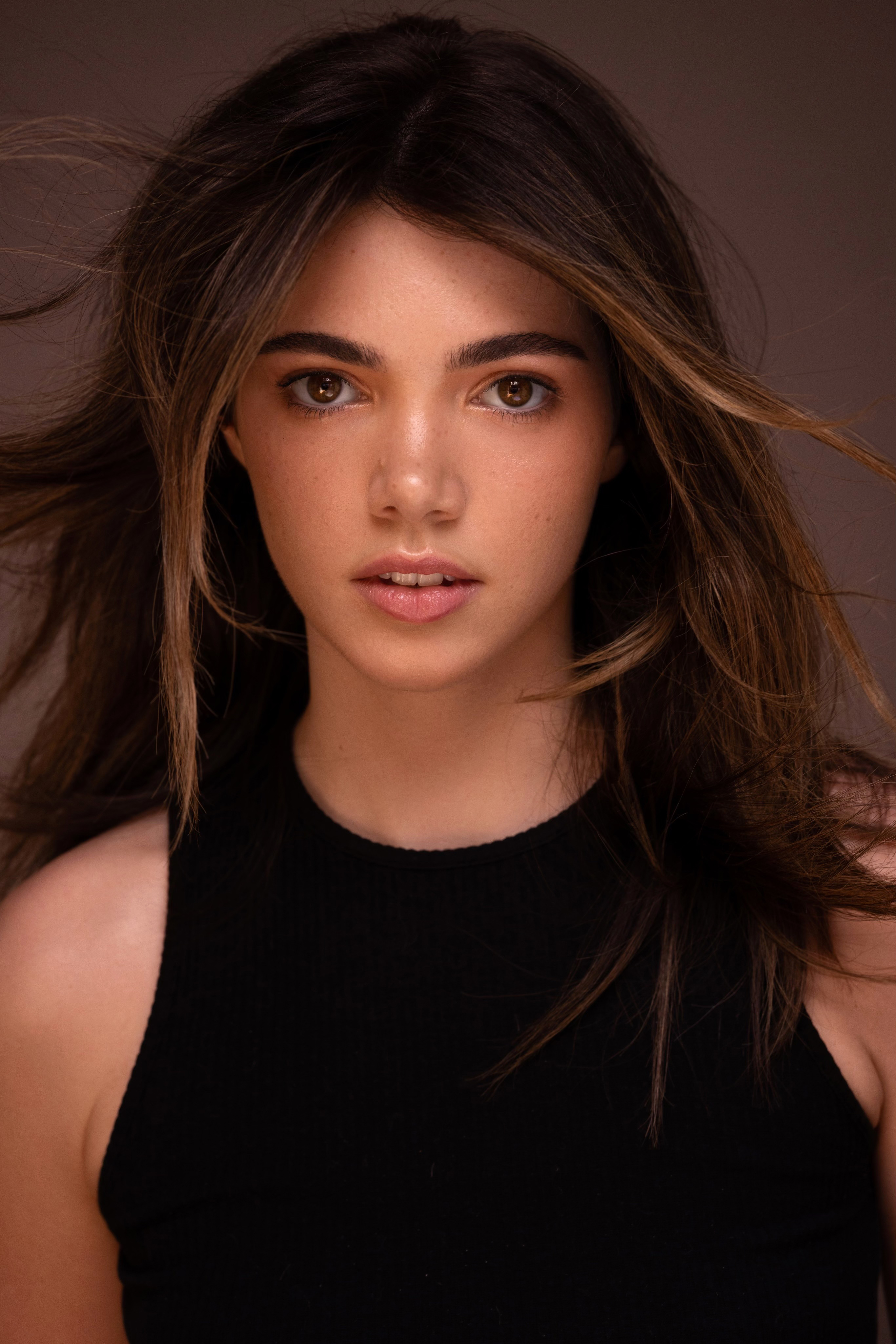 Фото - Алиша Ньютон: 2732x4096 / 3058.16 Кб