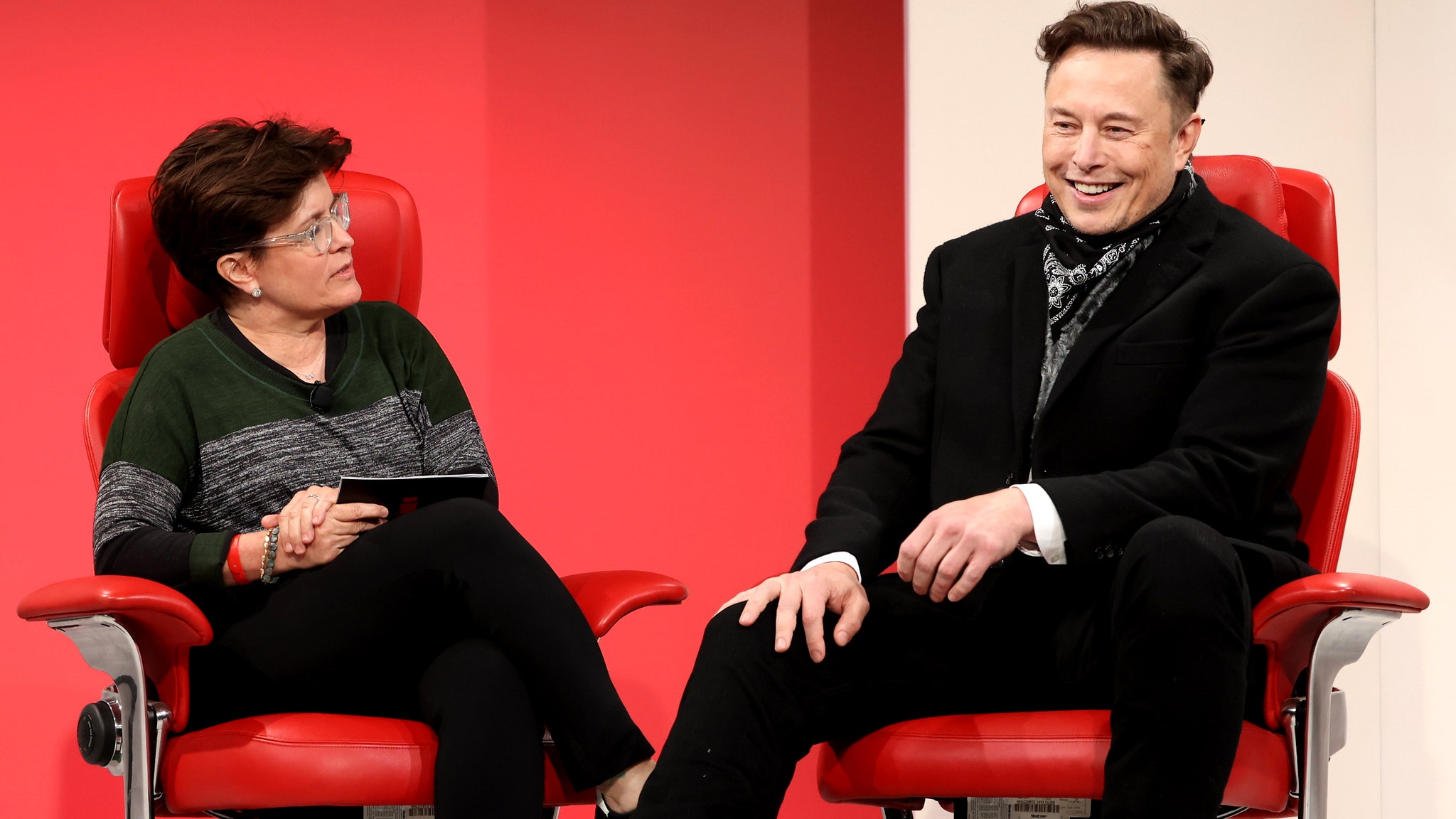 Фото - Кара Свишер: 2048x1152 / 242.91 Кб