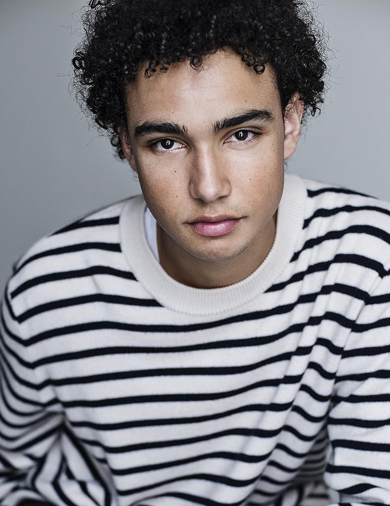 Фото - Арчи Мадекве: 791x1024 / 96 Кб